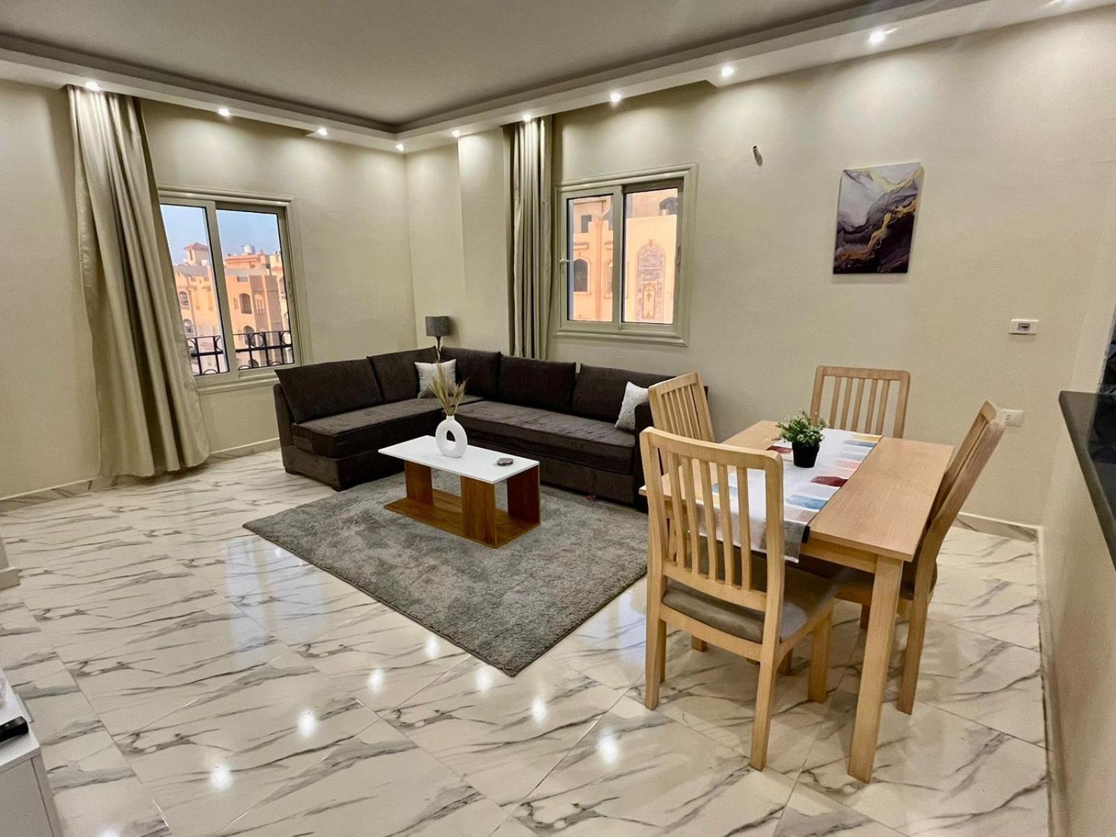 Apartment Family Near Auc